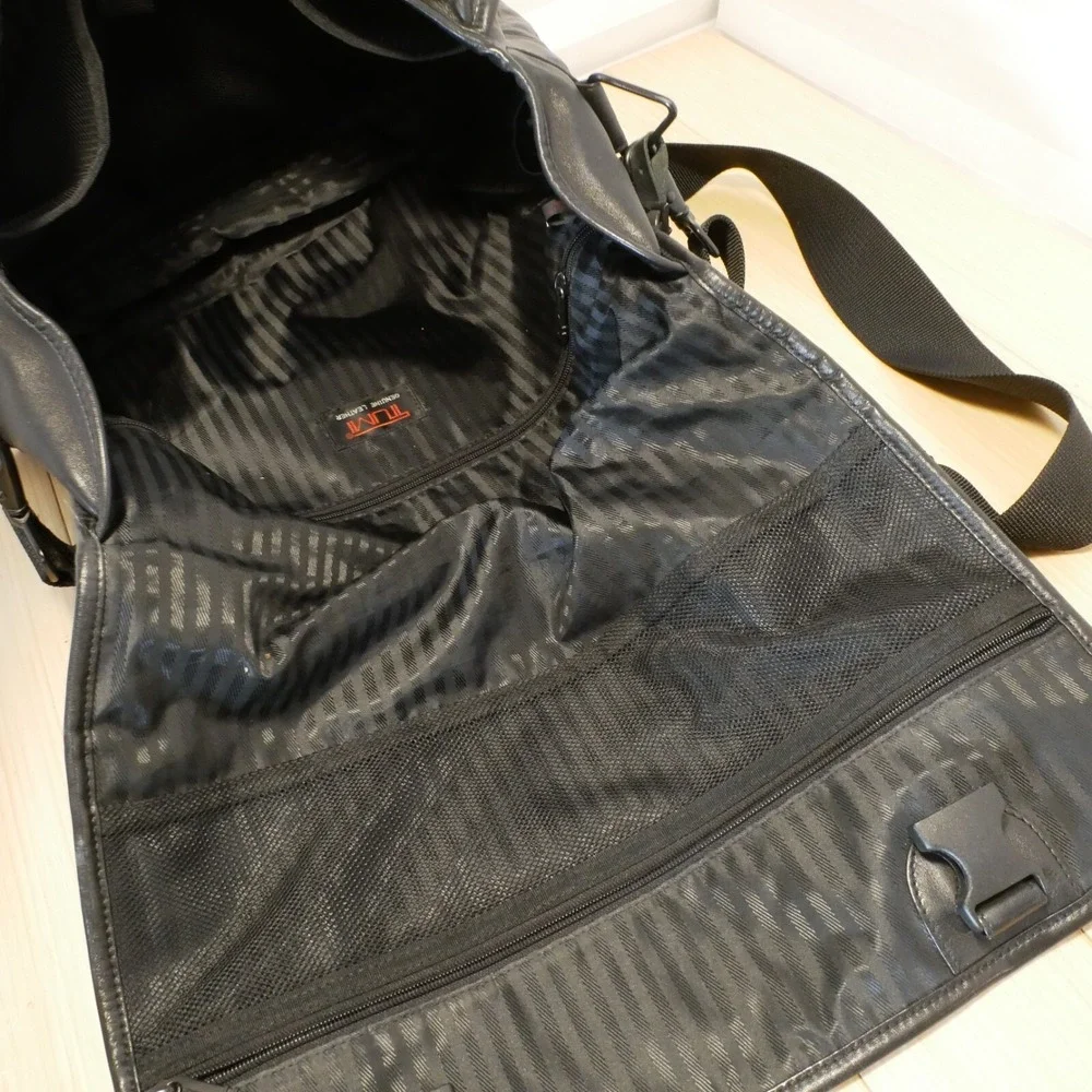 Tumi‎ Deluxe Expandable Messenger Bag Nappa Leather